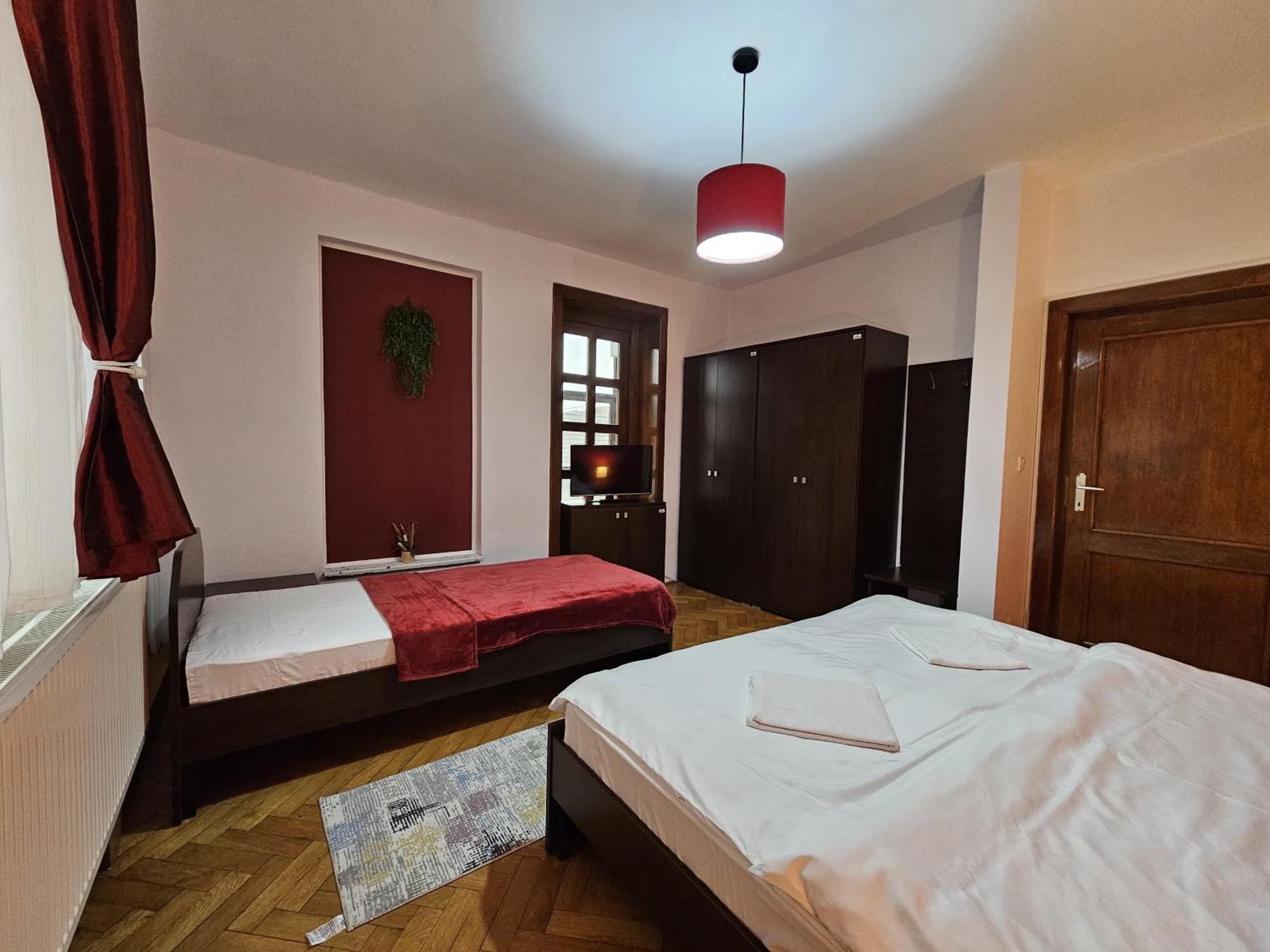 Apartment Zarnesti City Centre Vmp Free Parking Экстерьер фото