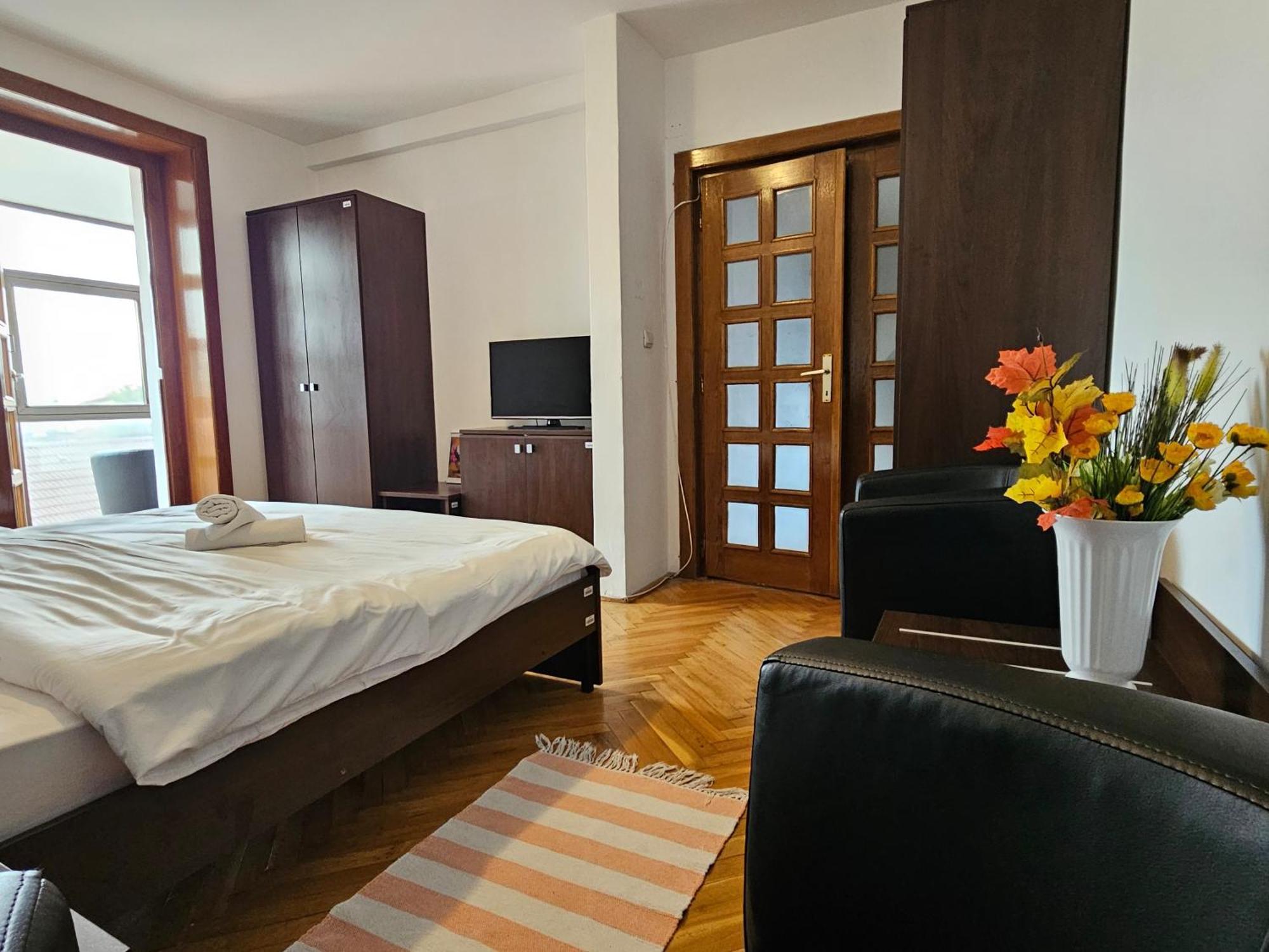 Apartment Zarnesti City Centre Vmp Free Parking Экстерьер фото