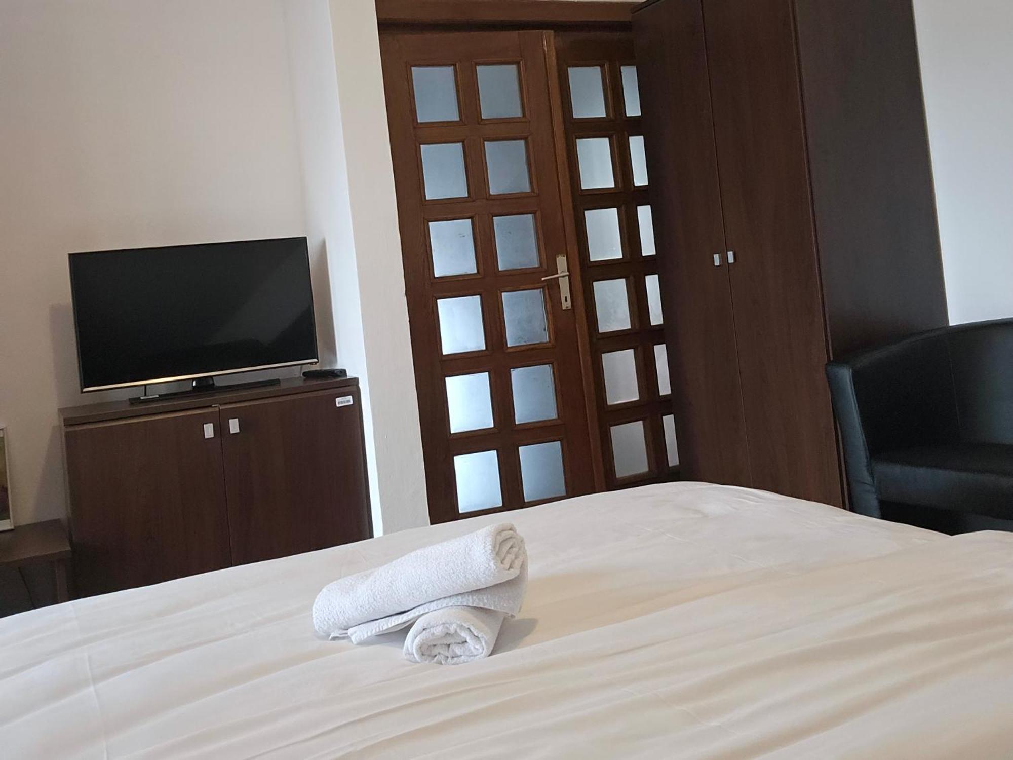 Apartment Zarnesti City Centre Vmp Free Parking Экстерьер фото