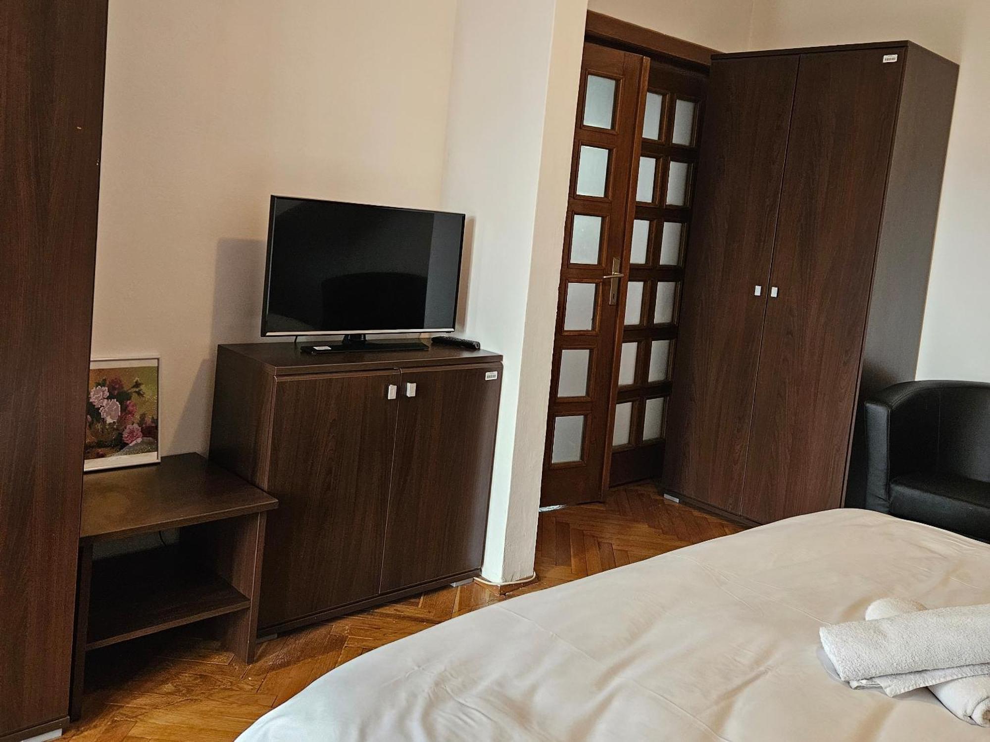 Apartment Zarnesti City Centre Vmp Free Parking Экстерьер фото